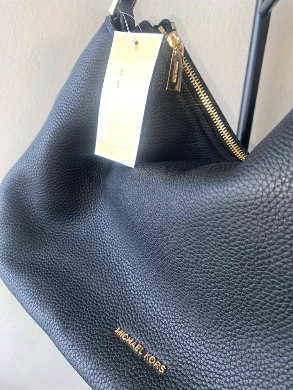 Michael Kors Black Pebbled Leather Purse with Gold Logo Charm - Picture 7 of 8